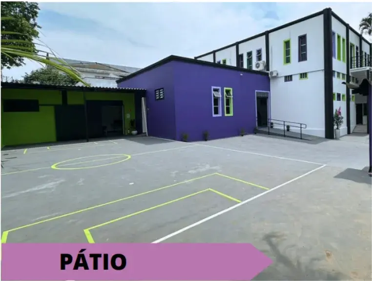 Área de convivência e socialização para alunos do Ensino Médio nos intervalos do Colégio AVB.