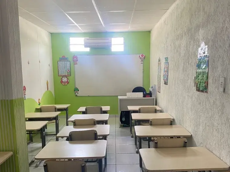Sala de aula da Educação Infantil com decoração lúdica de natureza no Colégio Antônio Villas Boas, Osasco.